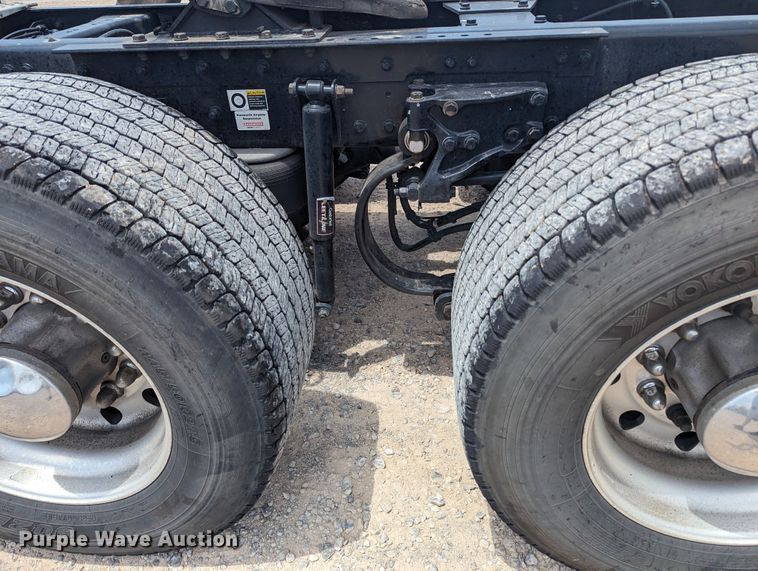 image for item MY9461 2019 Kenworth T680  semi truck