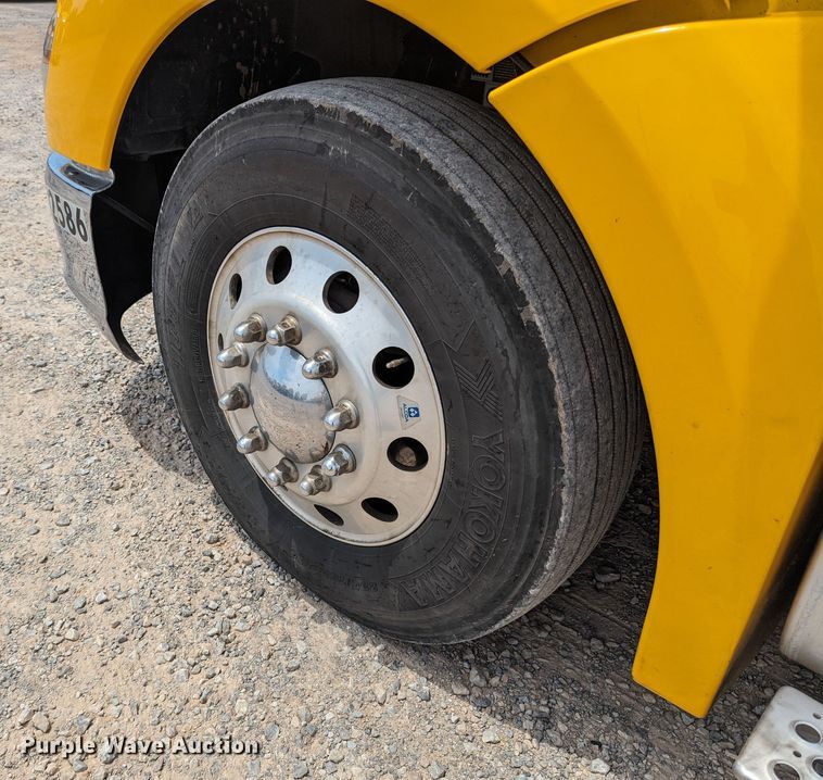 image for item MY9461 2019 Kenworth T680  semi truck