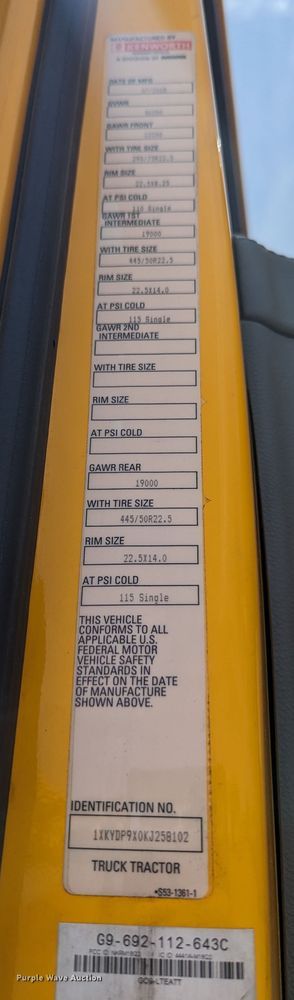 image for item MY9461 2019 Kenworth T680  semi truck