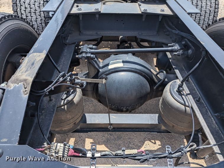 image for item MY9462 2019 Peterbilt 579  semi truck