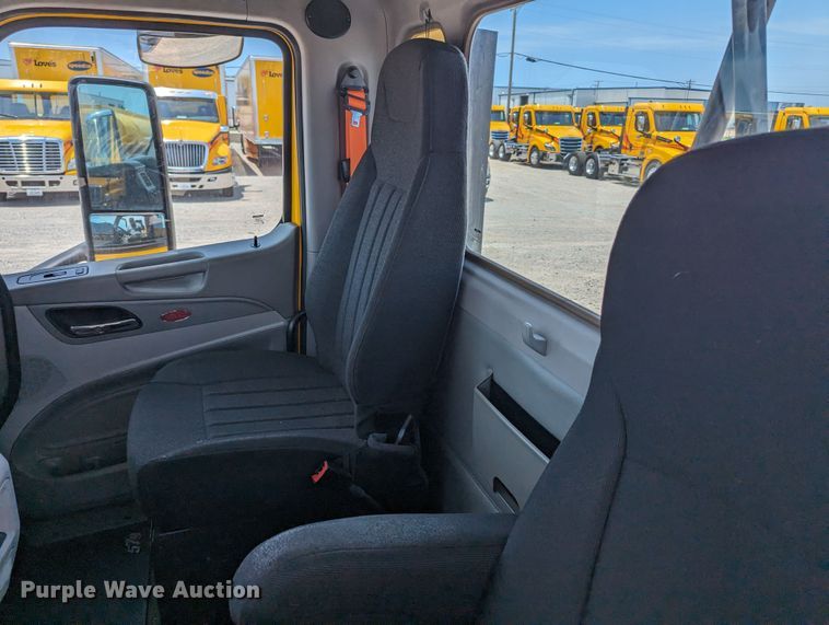 image for item MY9462 2019 Peterbilt 579  semi truck