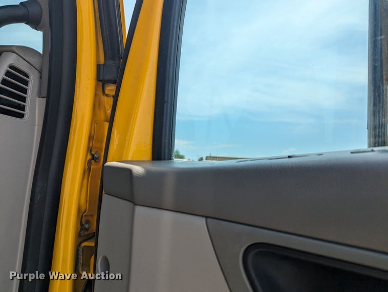 image for item MY9462 2019 Peterbilt 579  semi truck