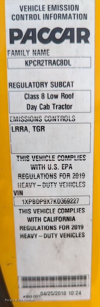 image for item MY9462 2019 Peterbilt 579  semi truck