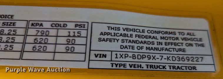 image for item MY9462 2019 Peterbilt 579  semi truck