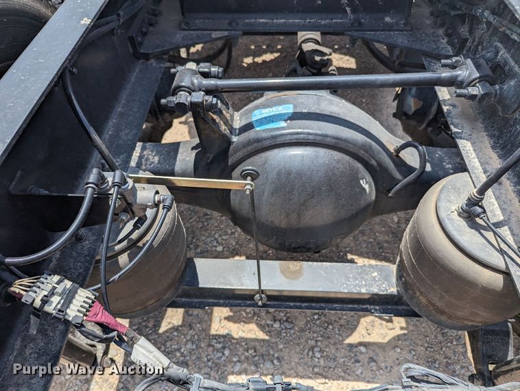 image for item MY9463 2019 Peterbilt 579  semi truck