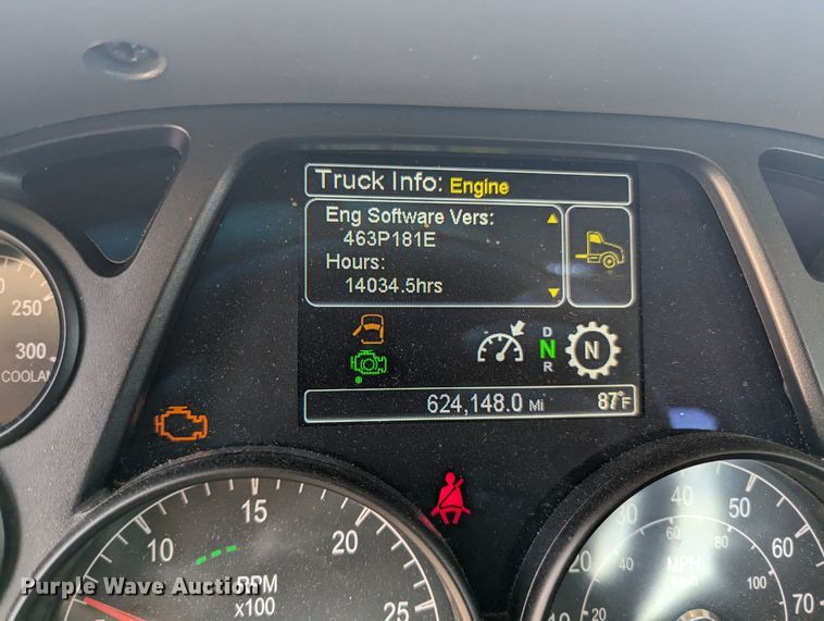 image for item MY9463 2019 Peterbilt 579  semi truck