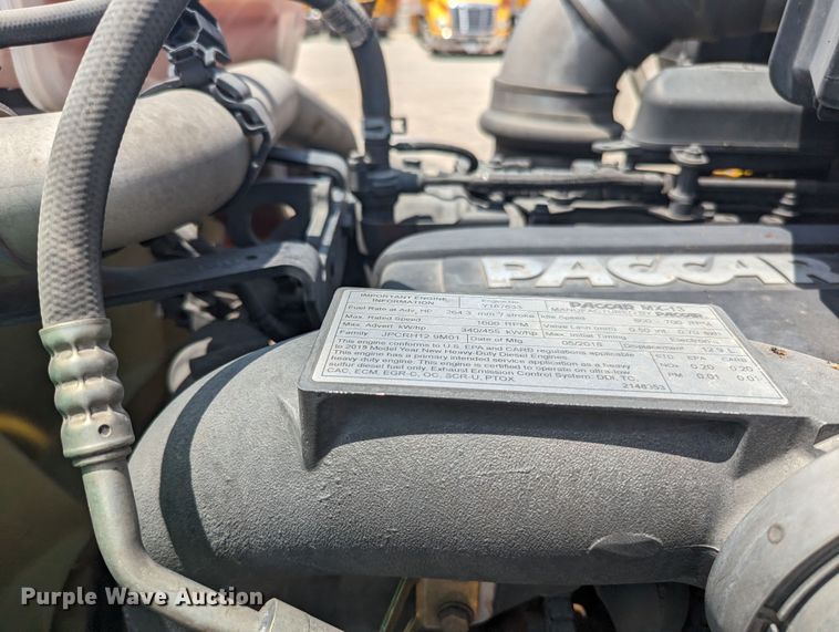 image for item MY9463 2019 Peterbilt 579  semi truck