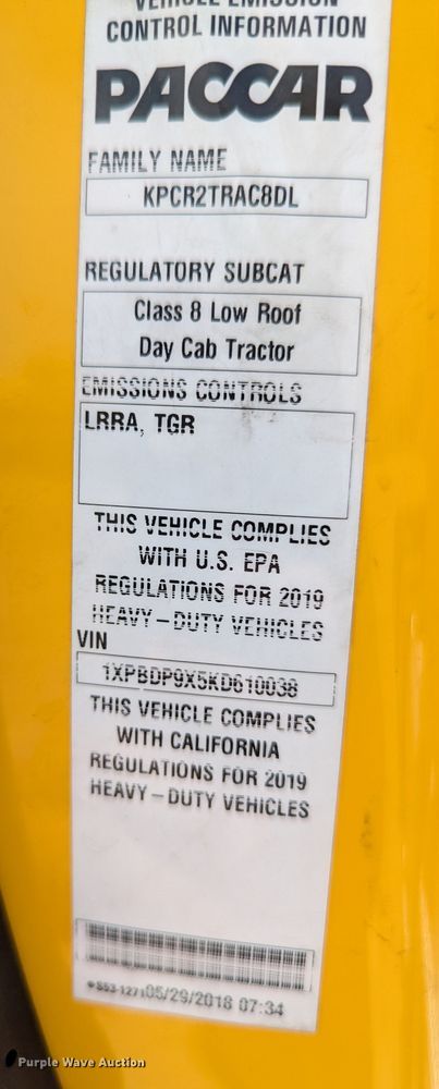 image for item MY9463 2019 Peterbilt 579  semi truck