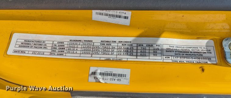 image for item MY9463 2019 Peterbilt 579  semi truck