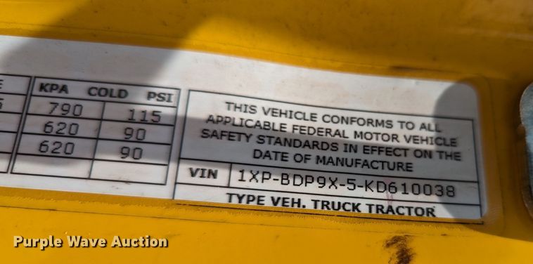 image for item MY9463 2019 Peterbilt 579  semi truck