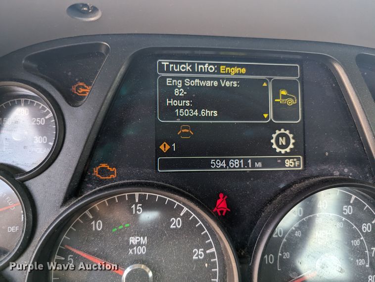 image for item MY9464 2017 Peterbilt 579  semi truck