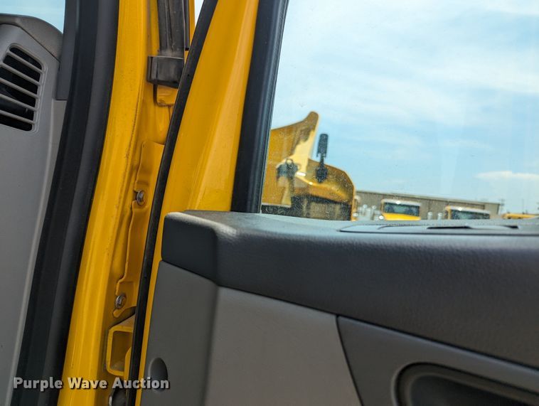 image for item MY9464 2017 Peterbilt 579  semi truck