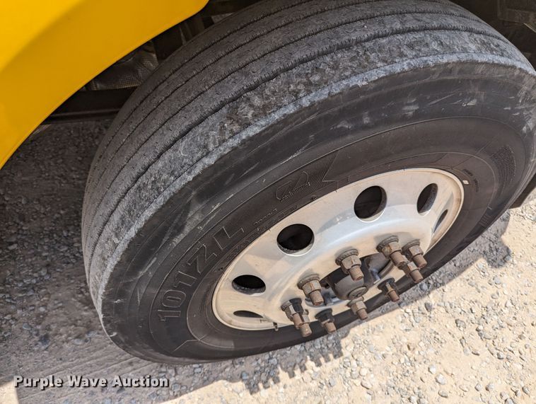 image for item MY9464 2017 Peterbilt 579  semi truck