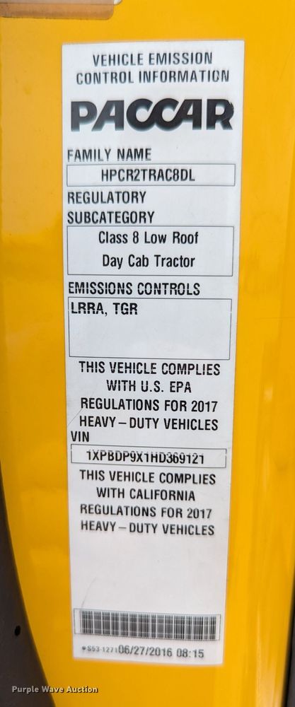 image for item MY9464 2017 Peterbilt 579  semi truck