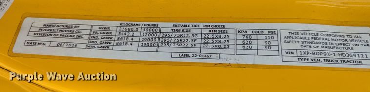 image for item MY9464 2017 Peterbilt 579  semi truck