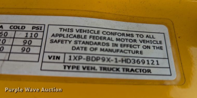 image for item MY9464 2017 Peterbilt 579  semi truck