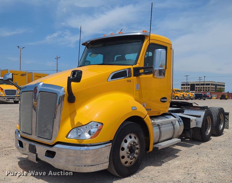 image for item MY9465 2019 Kenworth T680  semi truck