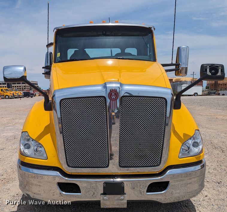 image for item MY9465 2019 Kenworth T680  semi truck