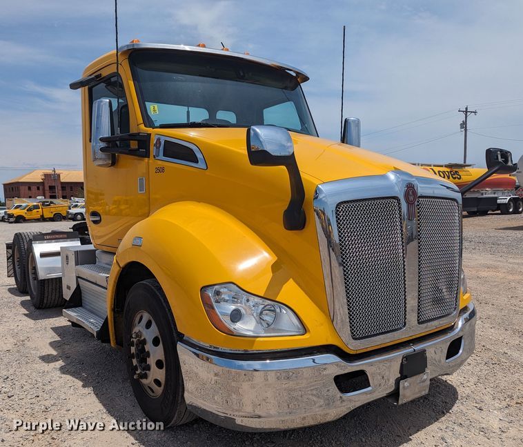 image for item MY9465 2019 Kenworth T680  semi truck