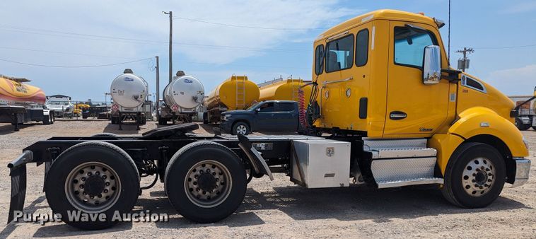 image for item MY9465 2019 Kenworth T680  semi truck