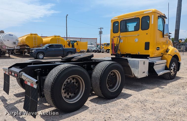 image for item MY9465 2019 Kenworth T680  semi truck