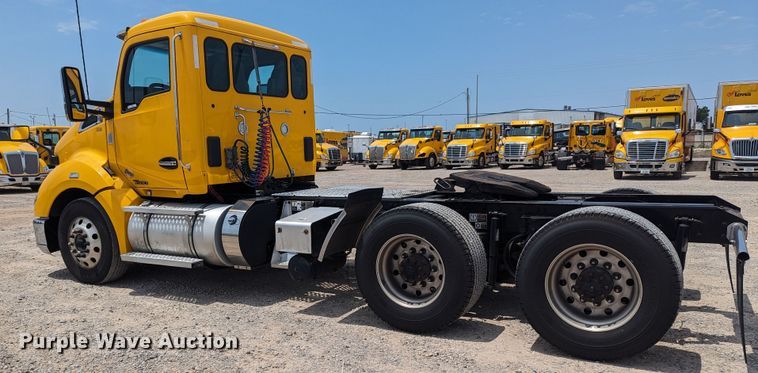 image for item MY9465 2019 Kenworth T680  semi truck