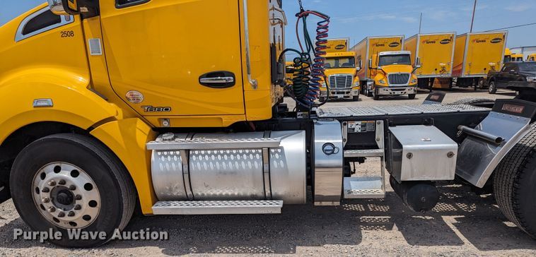 image for item MY9465 2019 Kenworth T680  semi truck