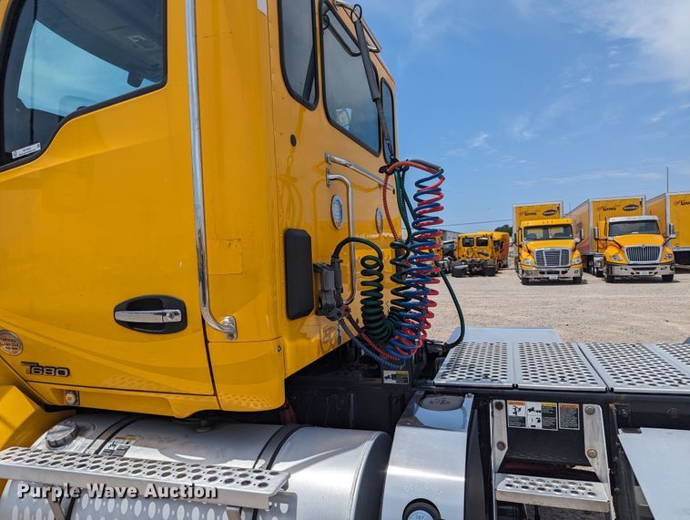 image for item MY9465 2019 Kenworth T680  semi truck