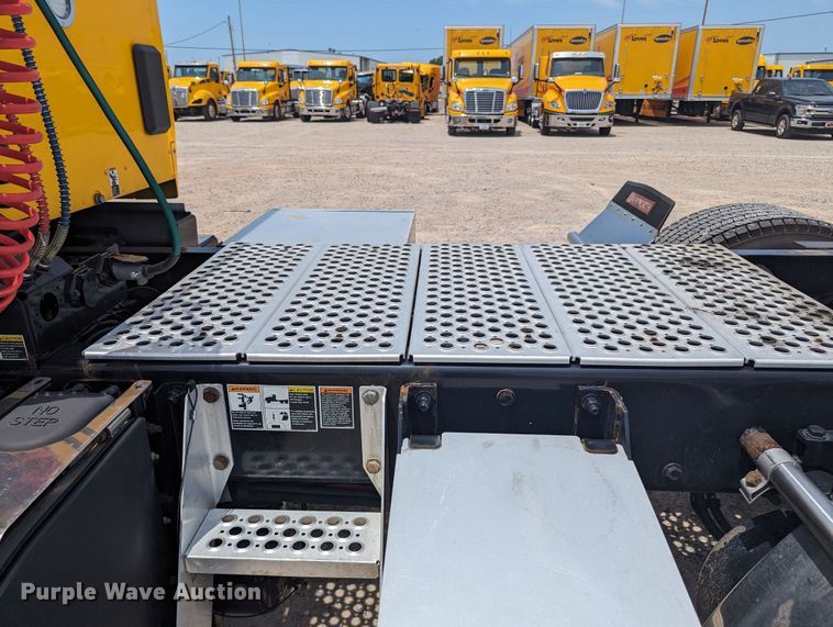 image for item MY9465 2019 Kenworth T680  semi truck