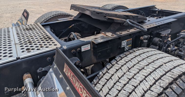 image for item MY9465 2019 Kenworth T680  semi truck