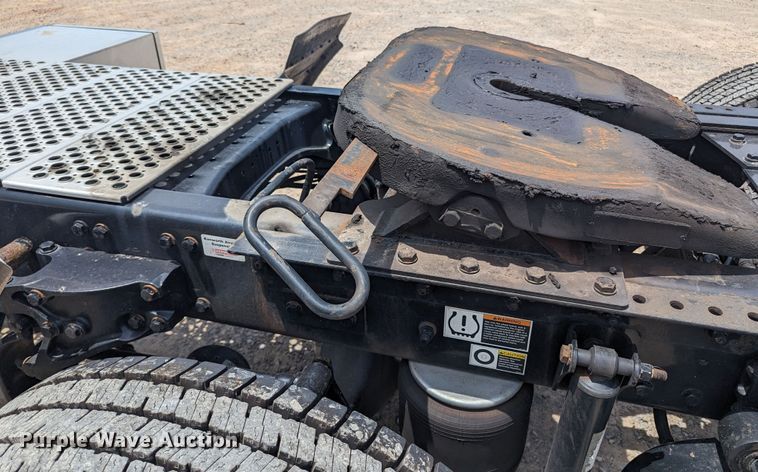 image for item MY9465 2019 Kenworth T680  semi truck