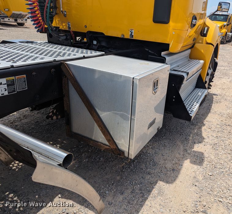 image for item MY9465 2019 Kenworth T680  semi truck