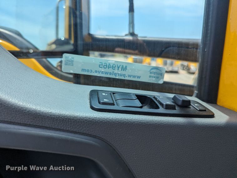 image for item MY9465 2019 Kenworth T680  semi truck