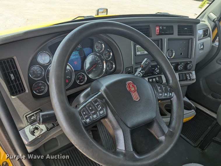 image for item MY9465 2019 Kenworth T680  semi truck