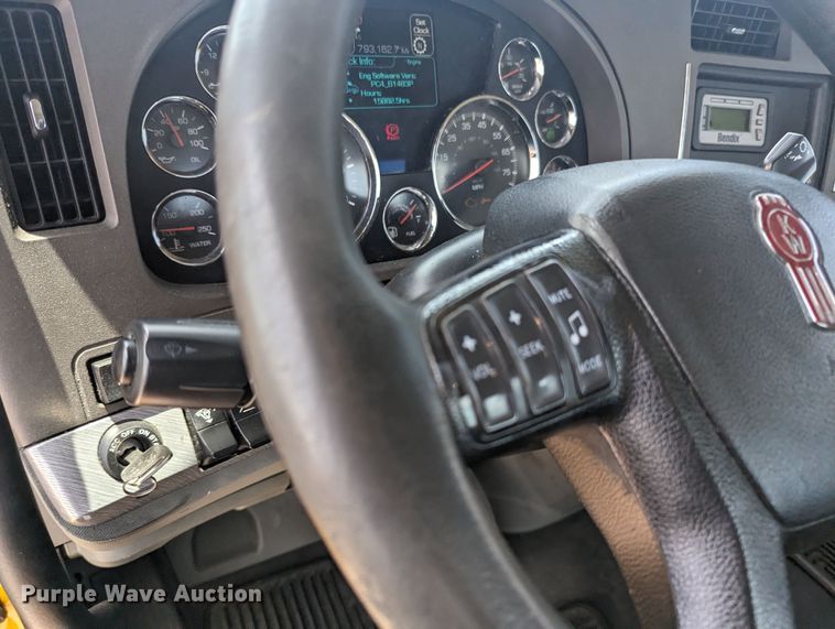 image for item MY9465 2019 Kenworth T680  semi truck