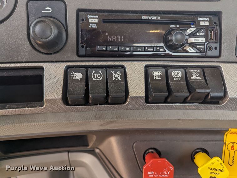 image for item MY9465 2019 Kenworth T680  semi truck