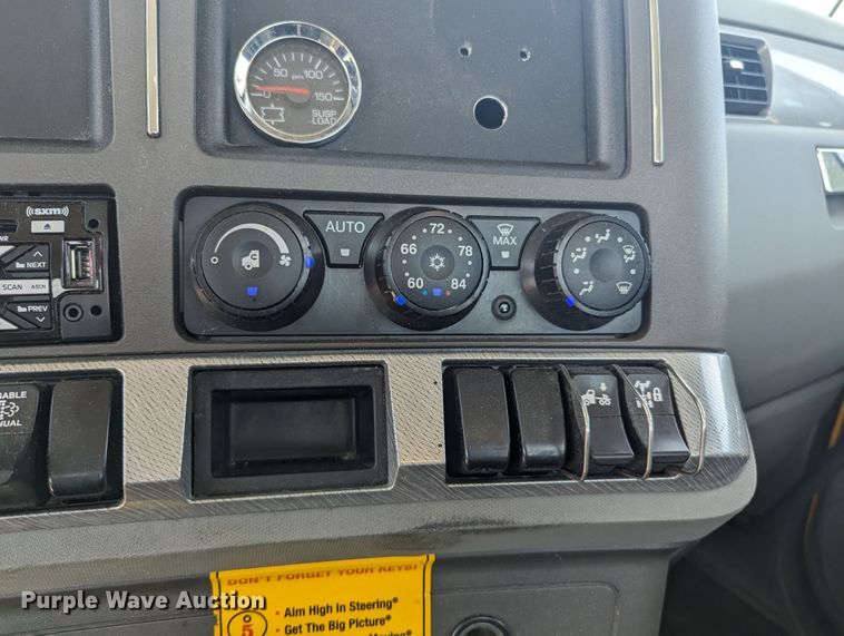 image for item MY9465 2019 Kenworth T680  semi truck