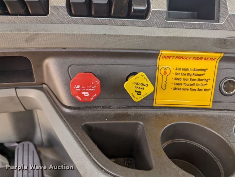 image for item MY9465 2019 Kenworth T680  semi truck