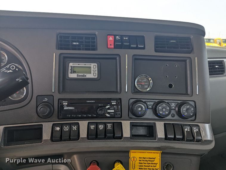 image for item MY9465 2019 Kenworth T680  semi truck