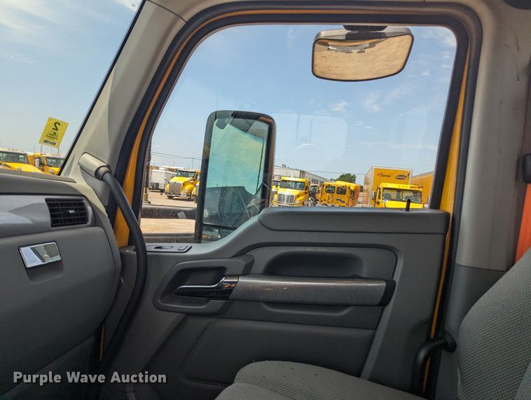 image for item MY9465 2019 Kenworth T680  semi truck