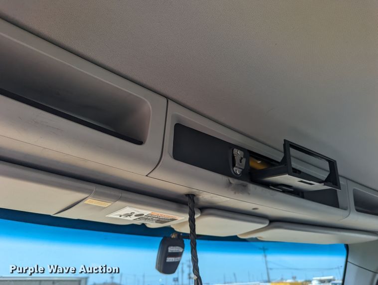 image for item MY9465 2019 Kenworth T680  semi truck