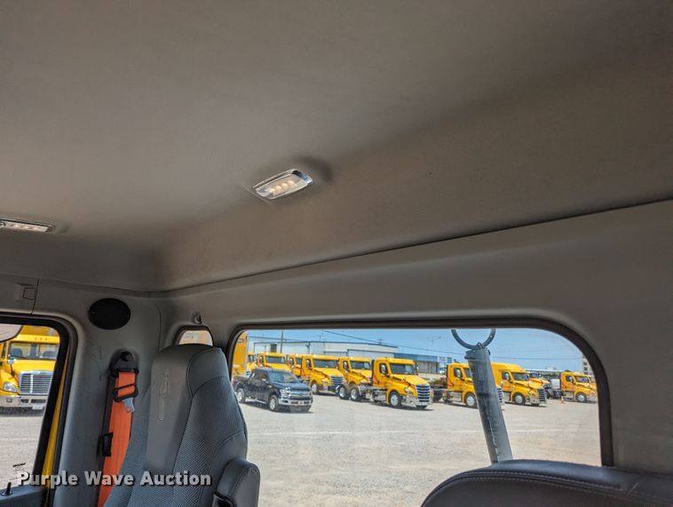 image for item MY9465 2019 Kenworth T680  semi truck