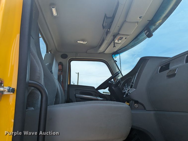 image for item MY9465 2019 Kenworth T680  semi truck