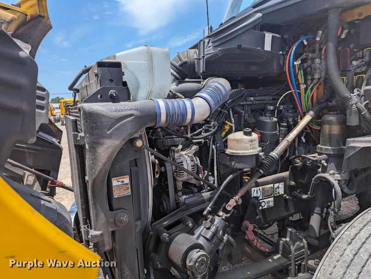 image for item MY9465 2019 Kenworth T680  semi truck