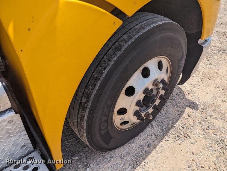 image for item MY9465 2019 Kenworth T680  semi truck