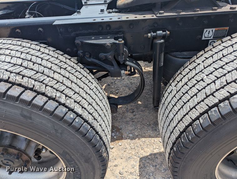 image for item MY9465 2019 Kenworth T680  semi truck