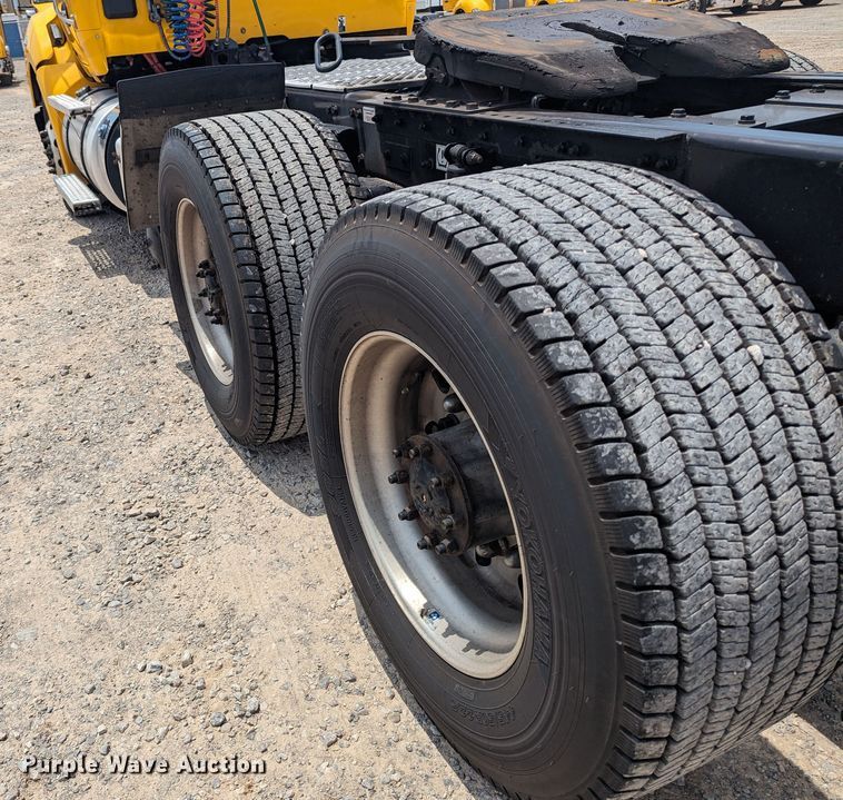 image for item MY9465 2019 Kenworth T680  semi truck