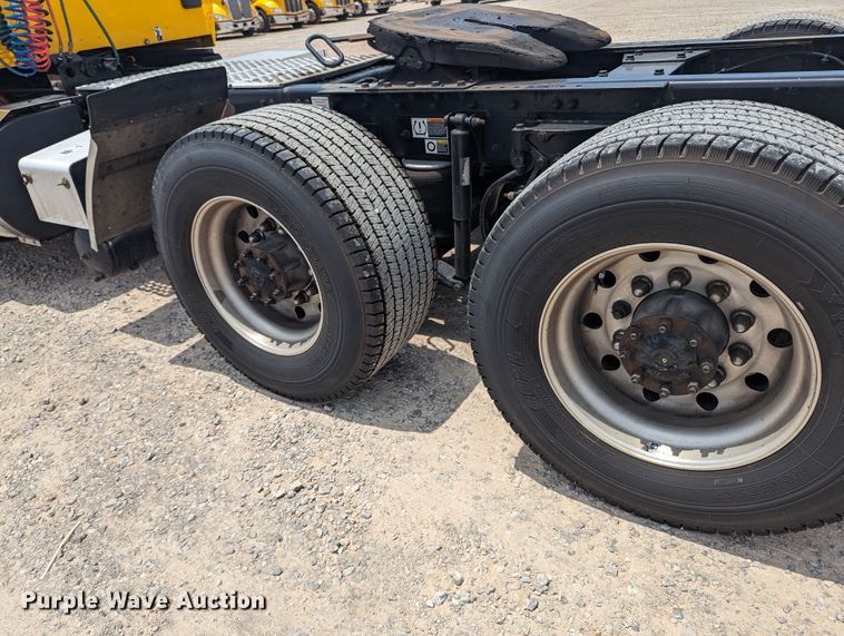 image for item MY9465 2019 Kenworth T680  semi truck