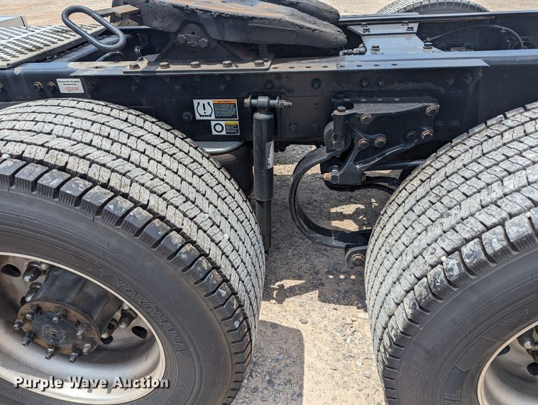 image for item MY9465 2019 Kenworth T680  semi truck