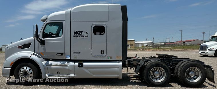 image for item NE9006 2016 Peterbilt 579  semi truck